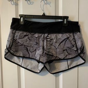 LULULEMON- Speed Up short 2.5”